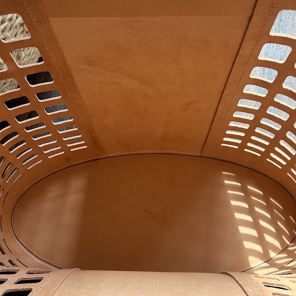 Demijohn cutout leather tote - Picture 4 of 16